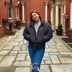 Meet your Posher, Claudia
